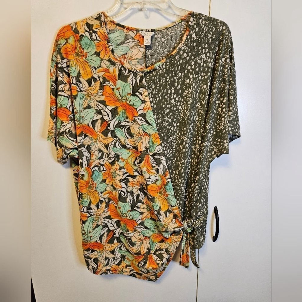Cato Women's Size Medium short sleeve tropical print top